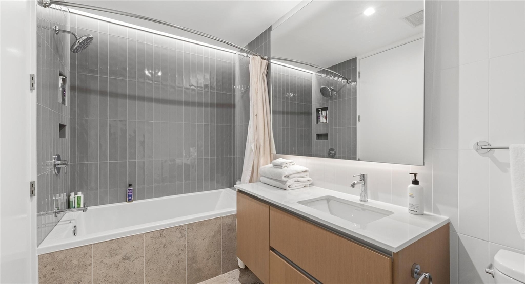 313 W 17th St - Photo 26