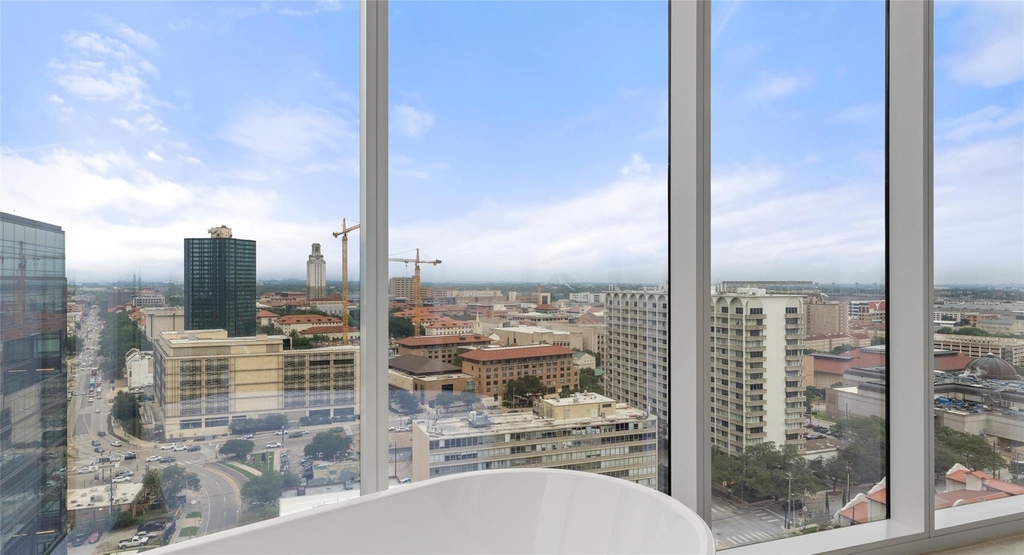 313 W 17th St - Photo 36