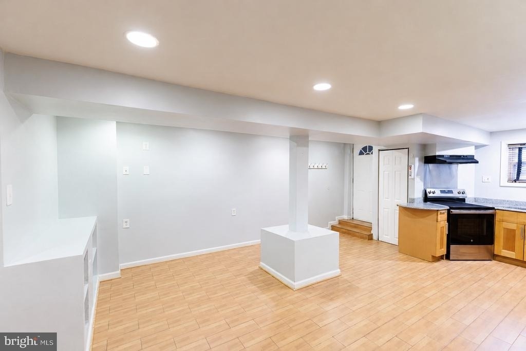 1437 East Capitol Street Se - Photo 4