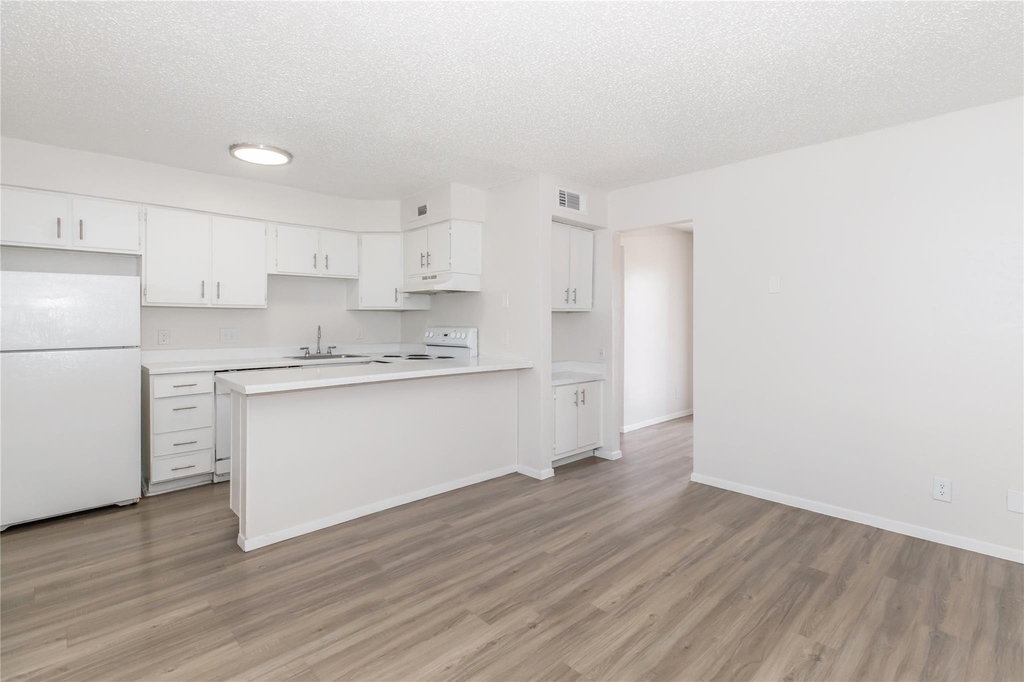 6010 N Lamar Blvd - Photo 3