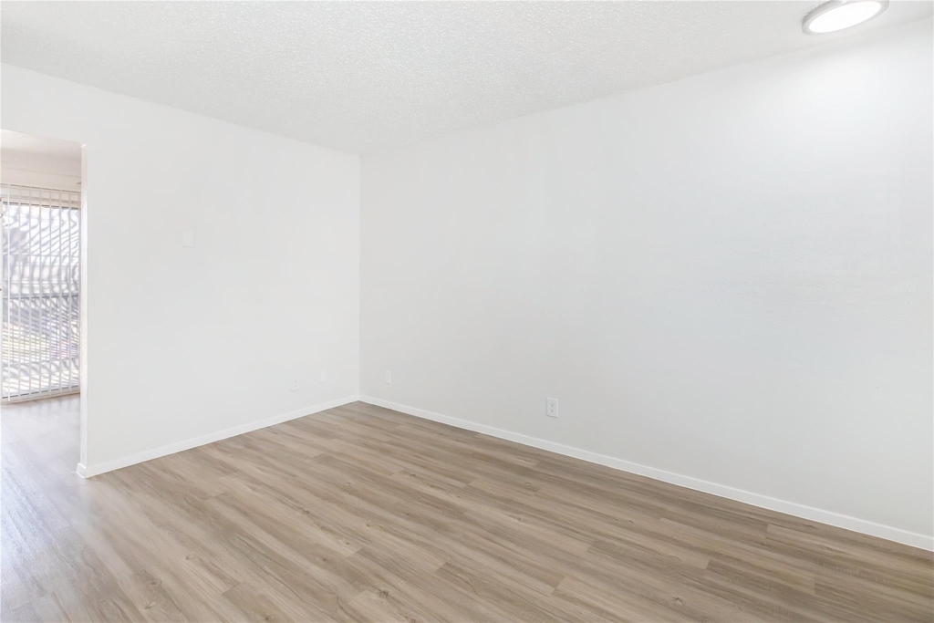 6010 N Lamar Blvd - Photo 2