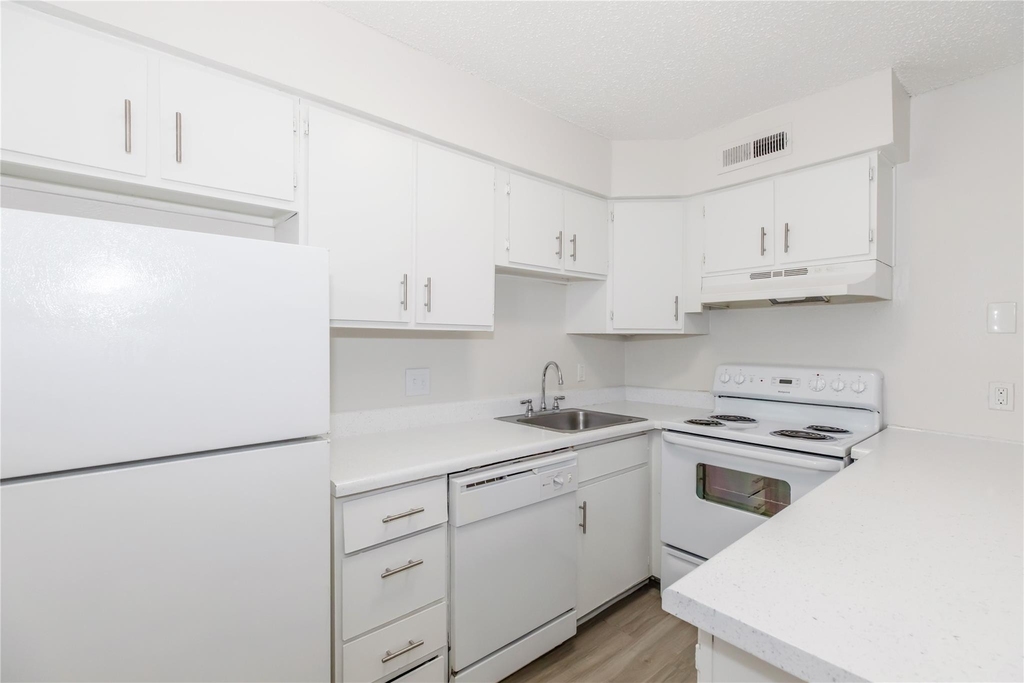 6010 N Lamar Blvd - Photo 4