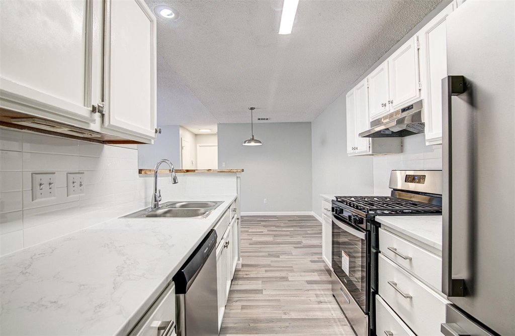 8112 West Gate Blvd - Photo 9