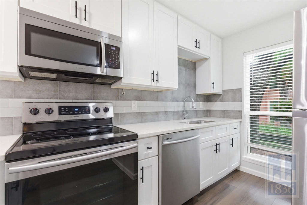 3820 Southway Dr - Photo 3