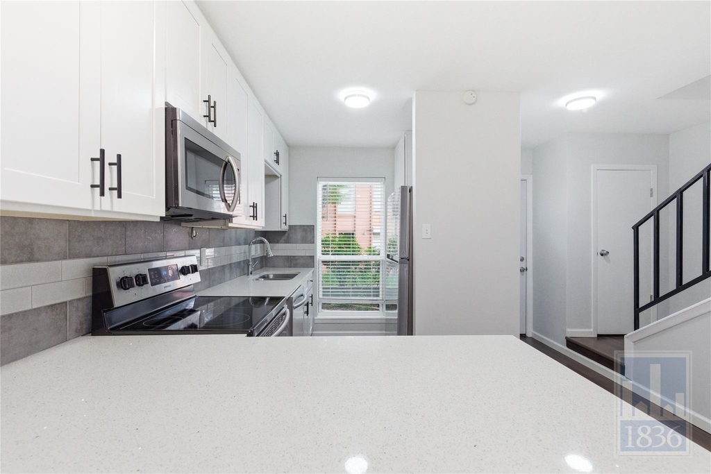 3820 Southway Dr - Photo 2