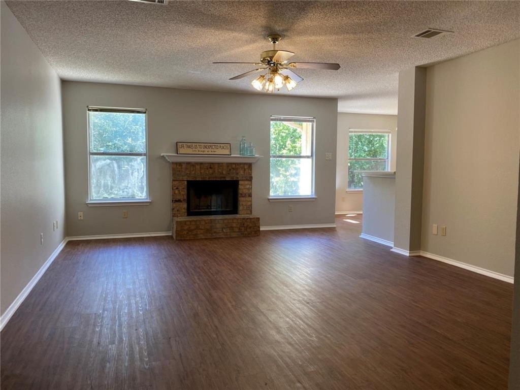 1707 Timberwood Dr - Photo 3