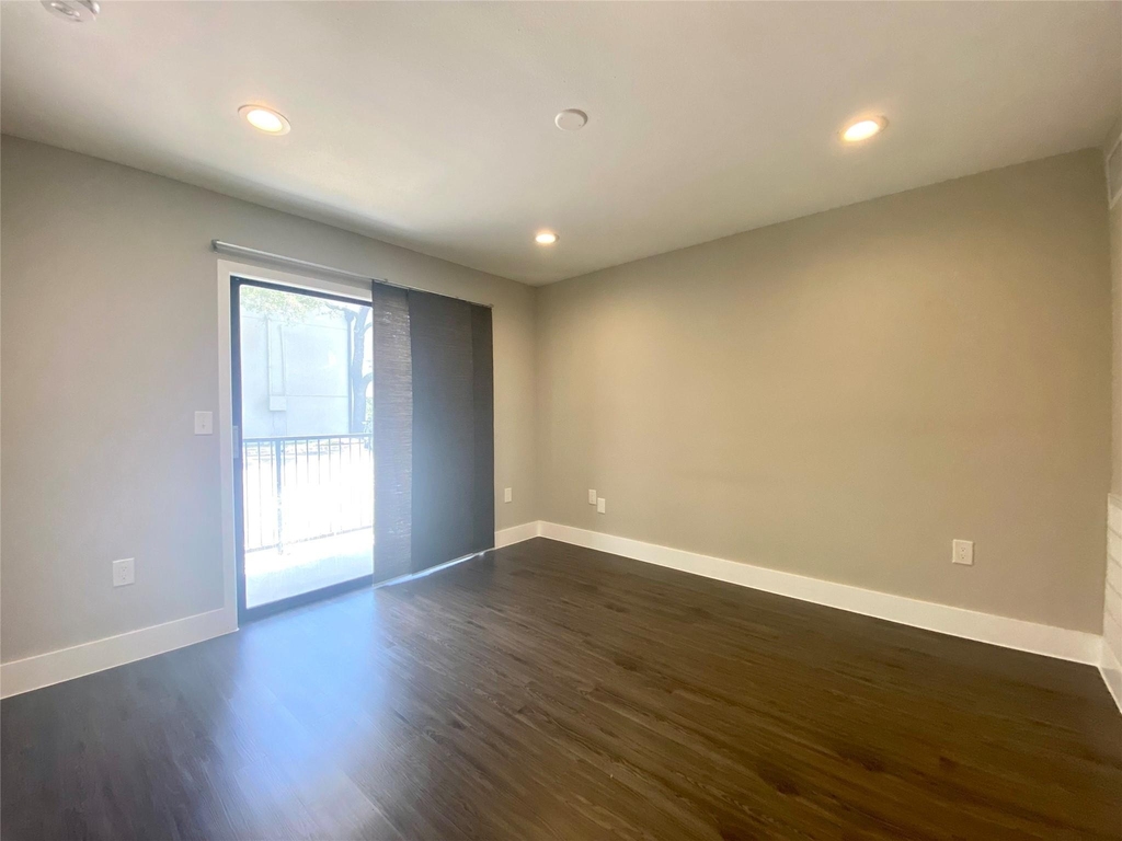 935 La Posada Dr - Photo 5