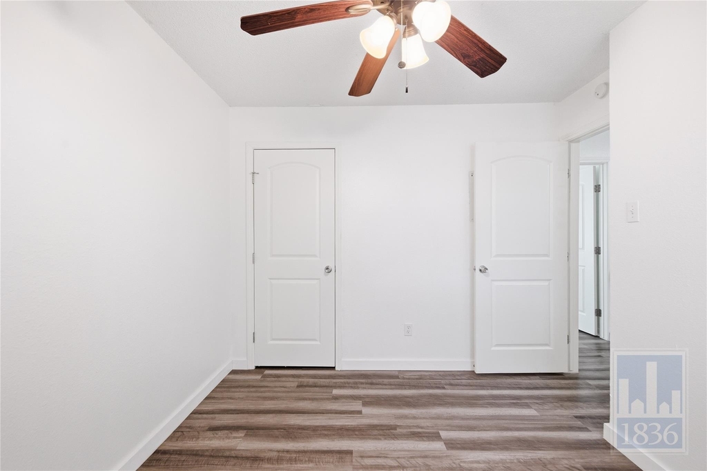 8400 Jamestown Dr - Photo 17