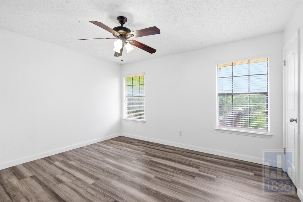 8400 Jamestown Dr - Photo 12