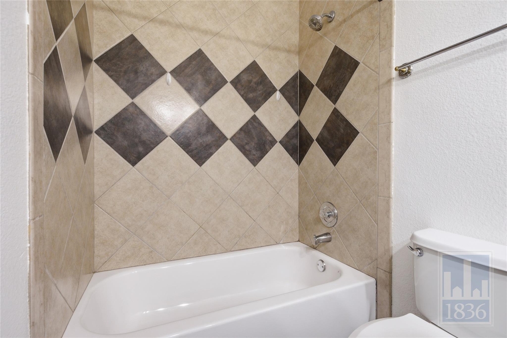 8400 Jamestown Dr - Photo 16
