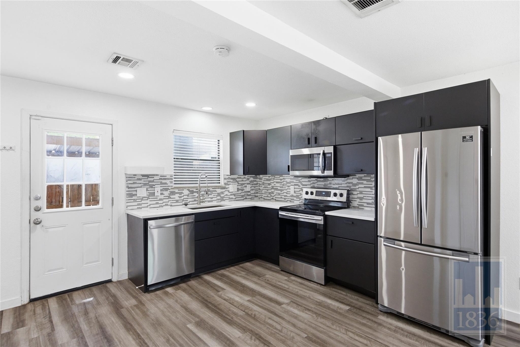 8400 Jamestown Dr - Photo 4