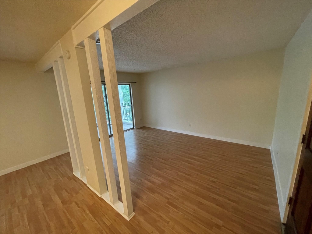 6910 Hart Ln - Photo 2