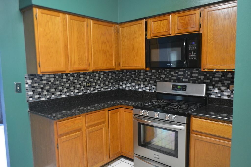 613 W Parkside Drive - Photo 2