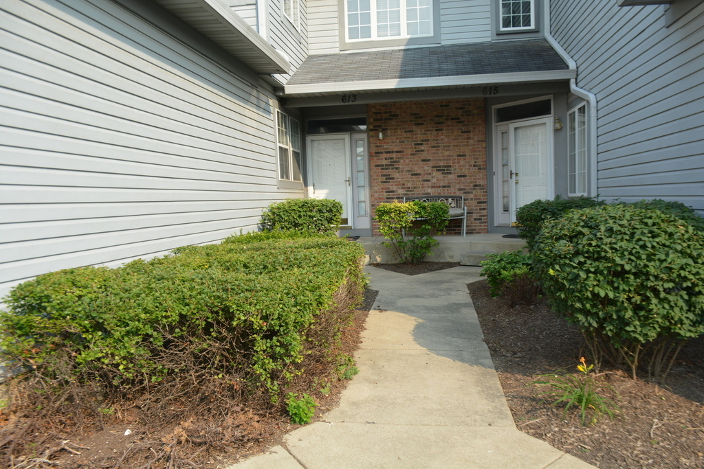 613 W Parkside Drive - Photo 1