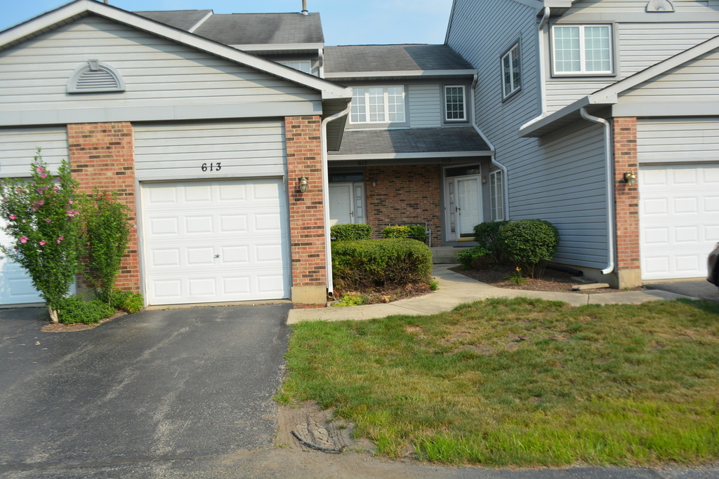 613 W Parkside Drive - Photo 0