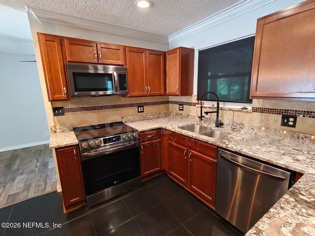 1549 Sonoma Court - Photo 8