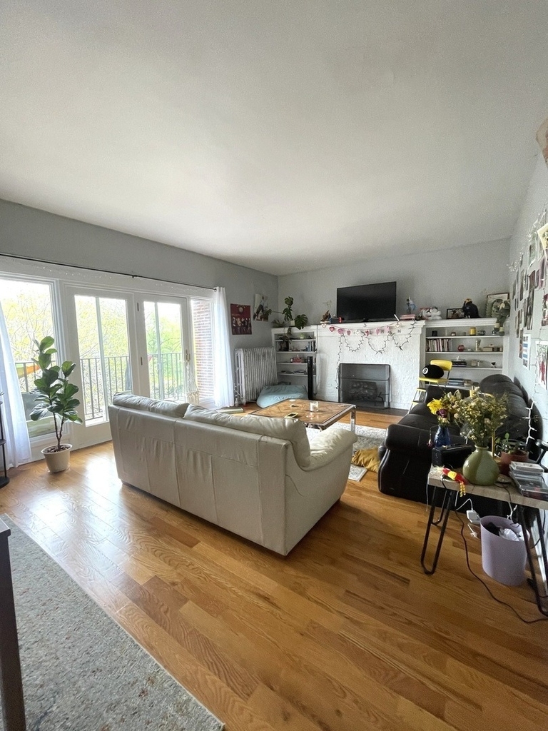 1101 W Pratt Boulevard - Photo 2