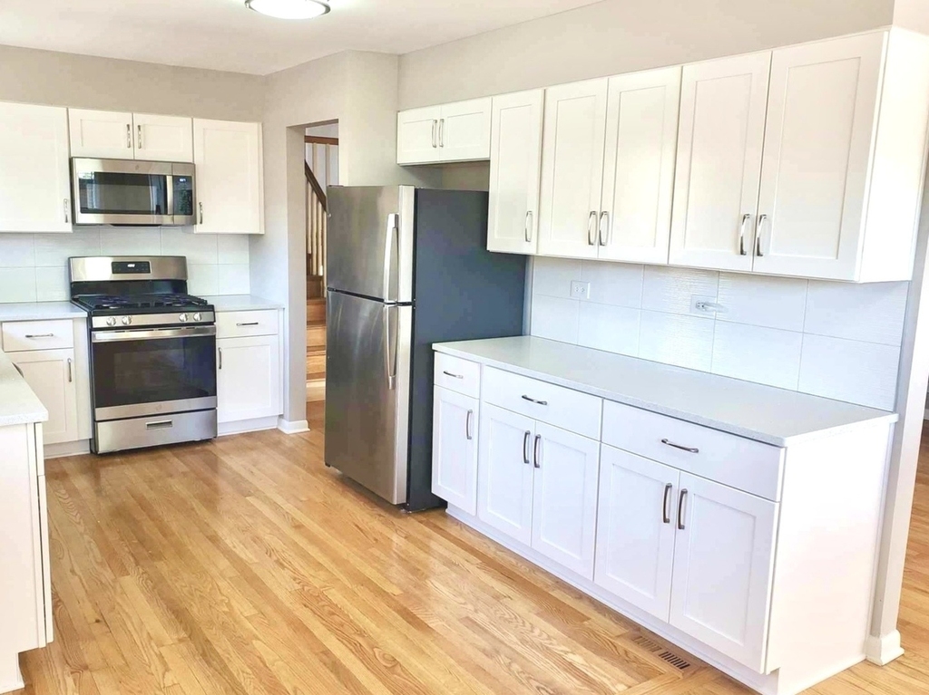 2140 Eastview Drive - Photo 1