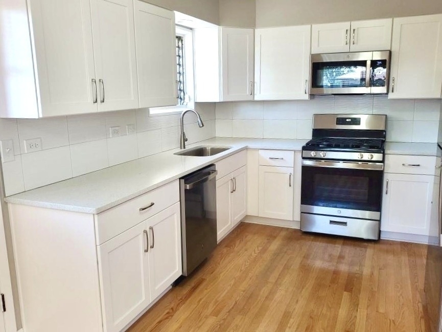 2140 Eastview Drive - Photo 2