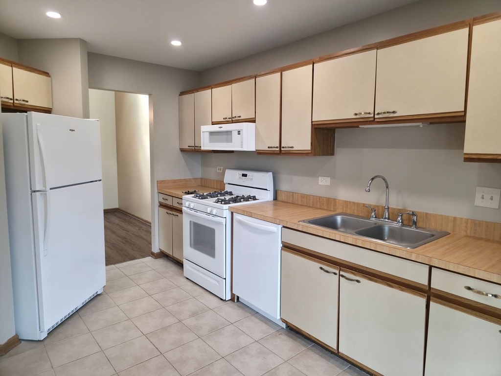 9234 Windsor Parkway - Photo 6