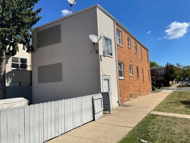 5658 S Kolin Avenue - Photo 0