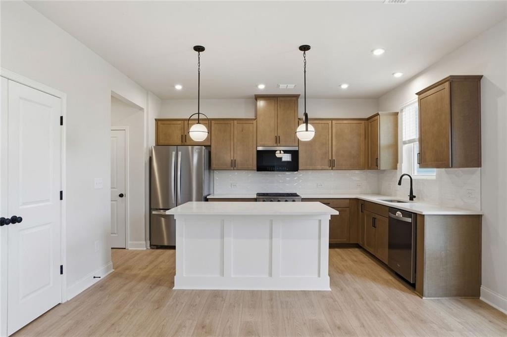 142 Henley Street - Photo 8
