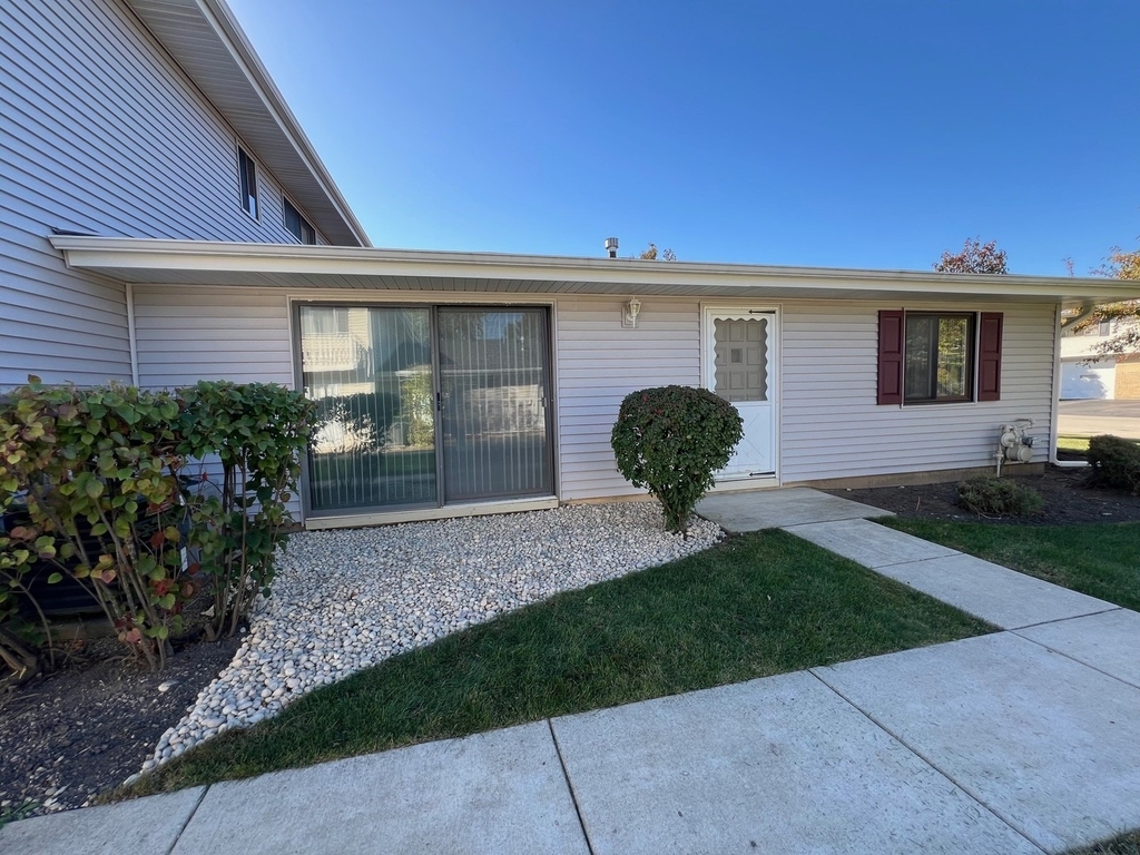 102 Tonset Court - Photo 0