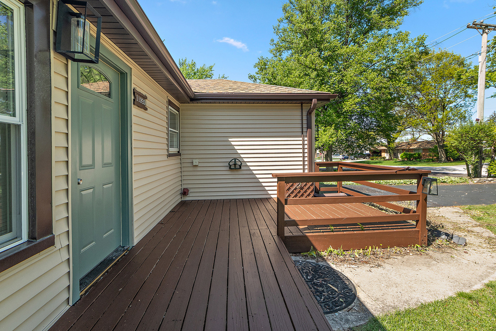 11920 S 74th Avenue - Photo 2