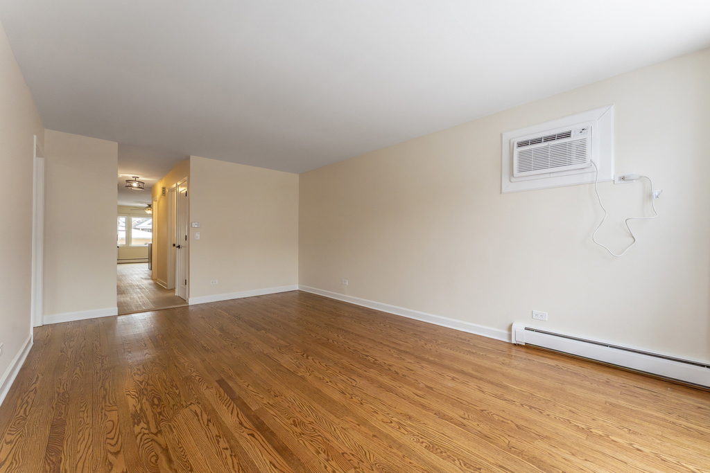6031 W Addison Street - Photo 1