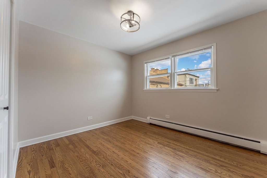 6031 W Addison Street - Photo 9