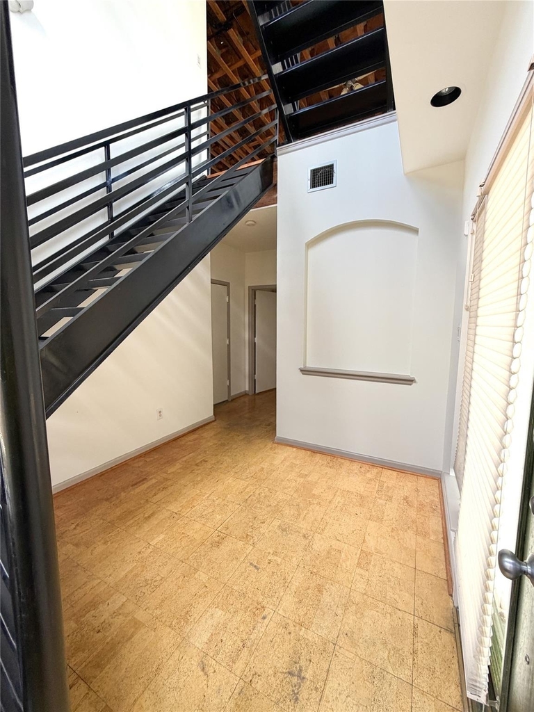 1213 Dunlavy Street - Photo 7