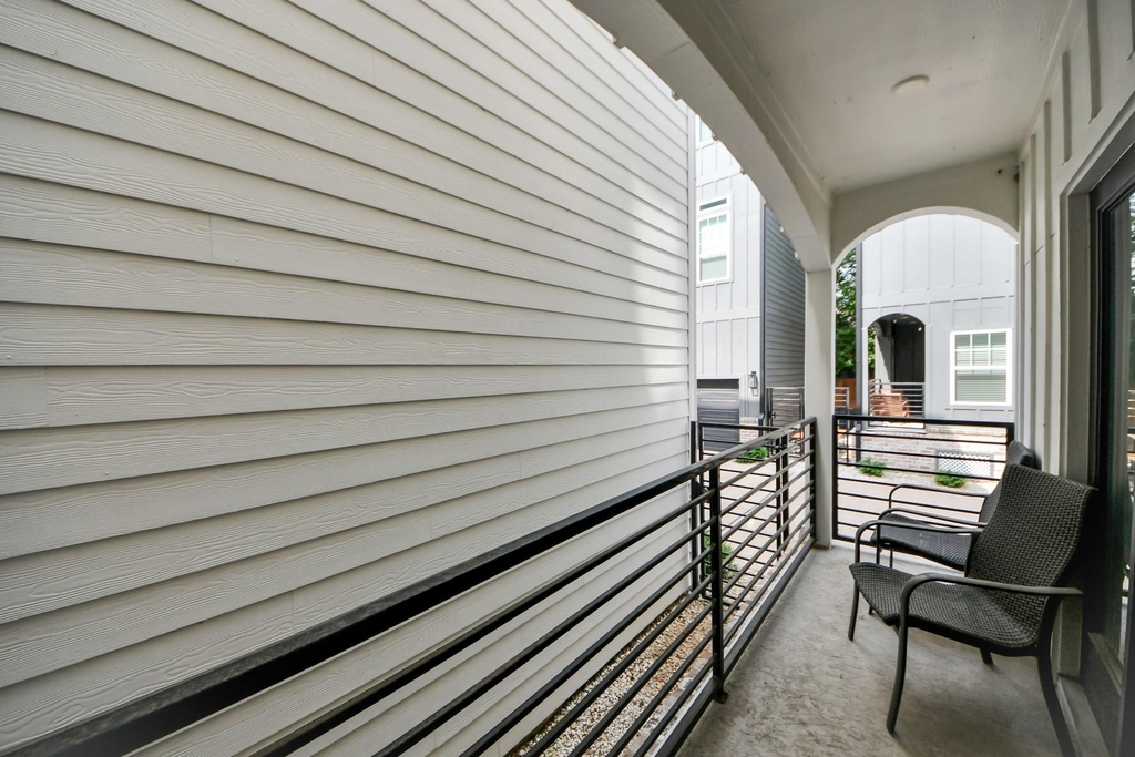 1223 W 16th Street - Photo 3