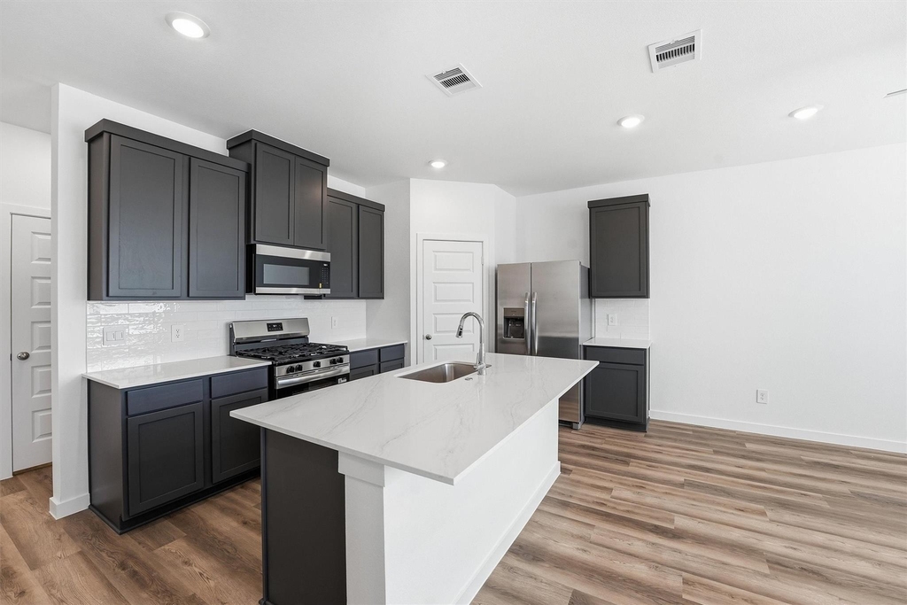 963 Mansfield Street - Photo 0