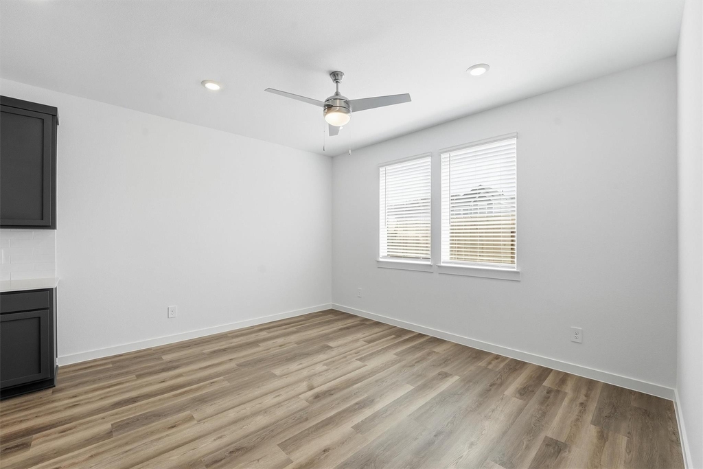 963 Mansfield Street - Photo 3