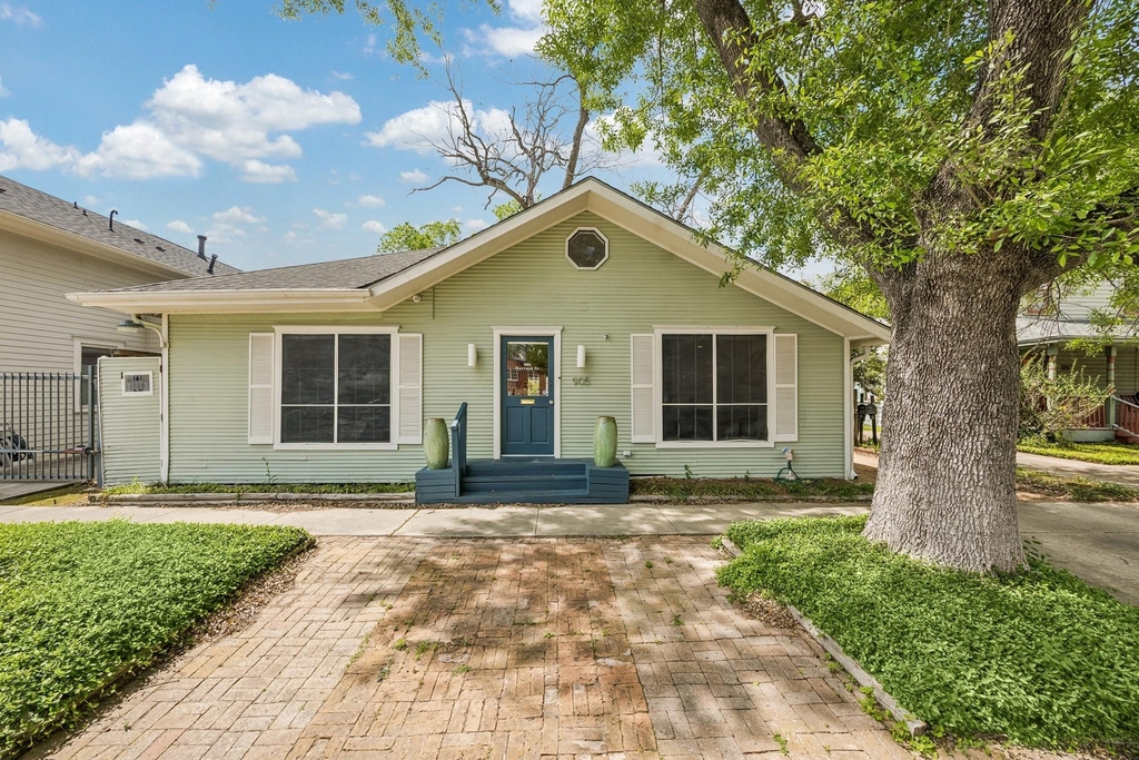 905 Harvard Street - Photo 1