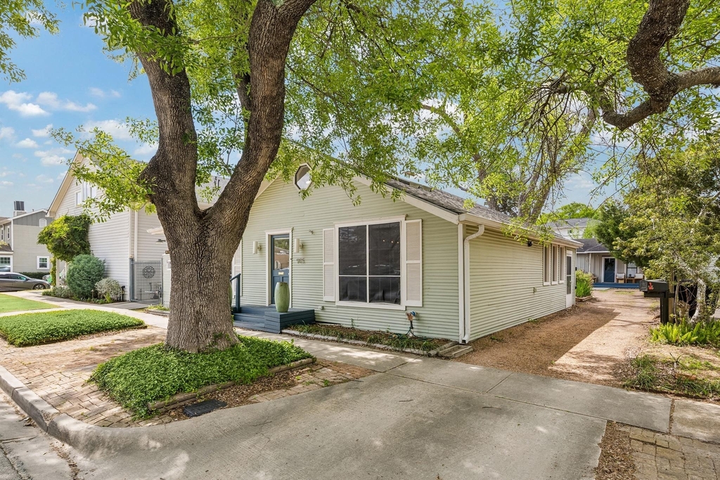 905 Harvard Street - Photo 0
