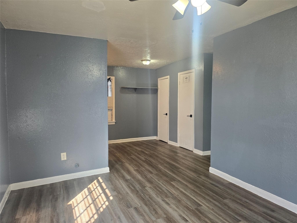 5105 Timothy Street - Photo 2