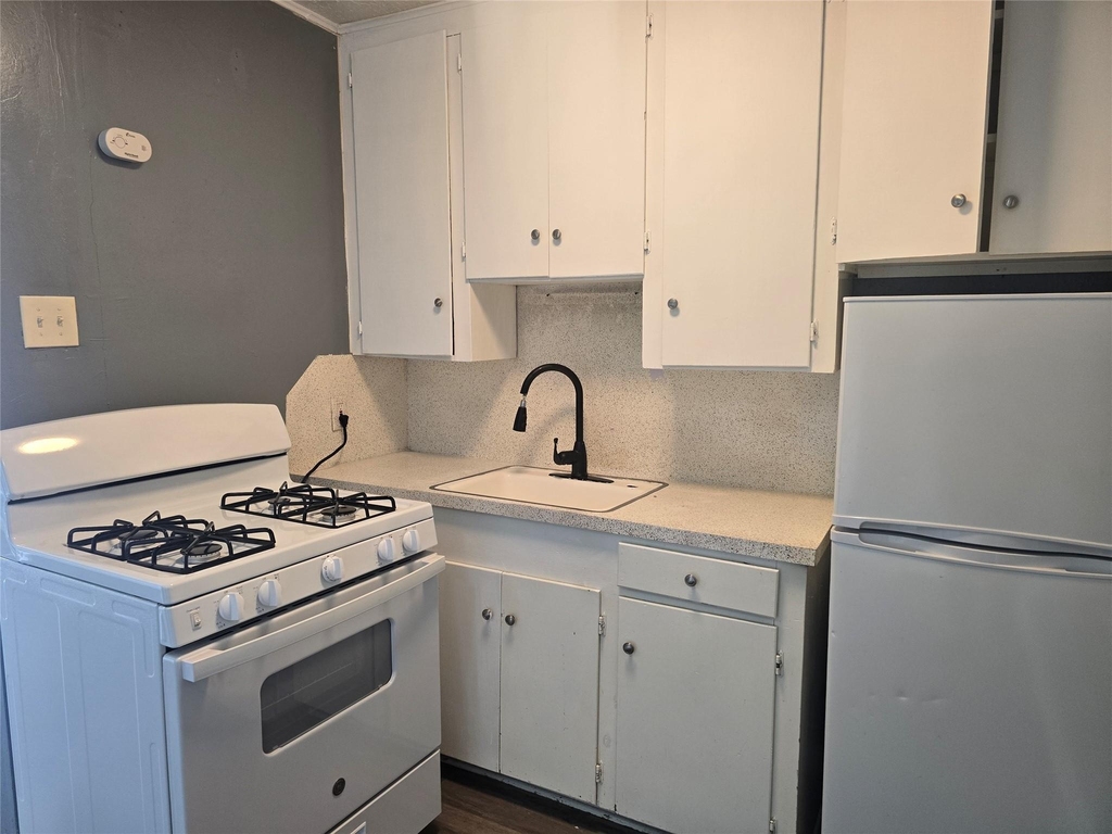 5105 Timothy Street - Photo 1