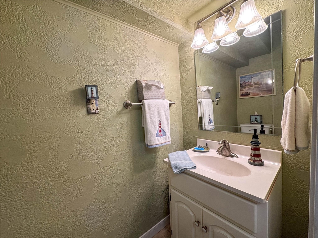 1031 Redfish Street - Photo 20