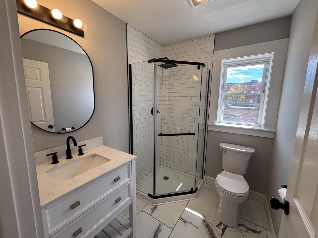 162 Front - Photo 5