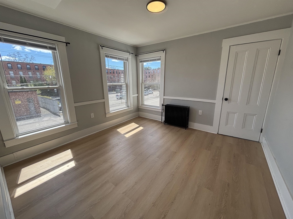 162 Front - Photo 0