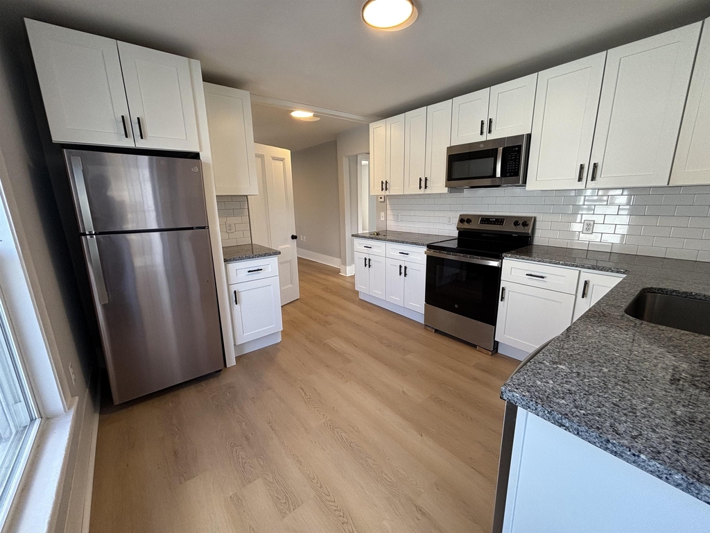 162 Front - Photo 8