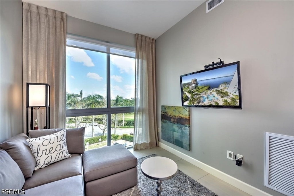 3000 Oasis Grand Boulevard - Photo 16