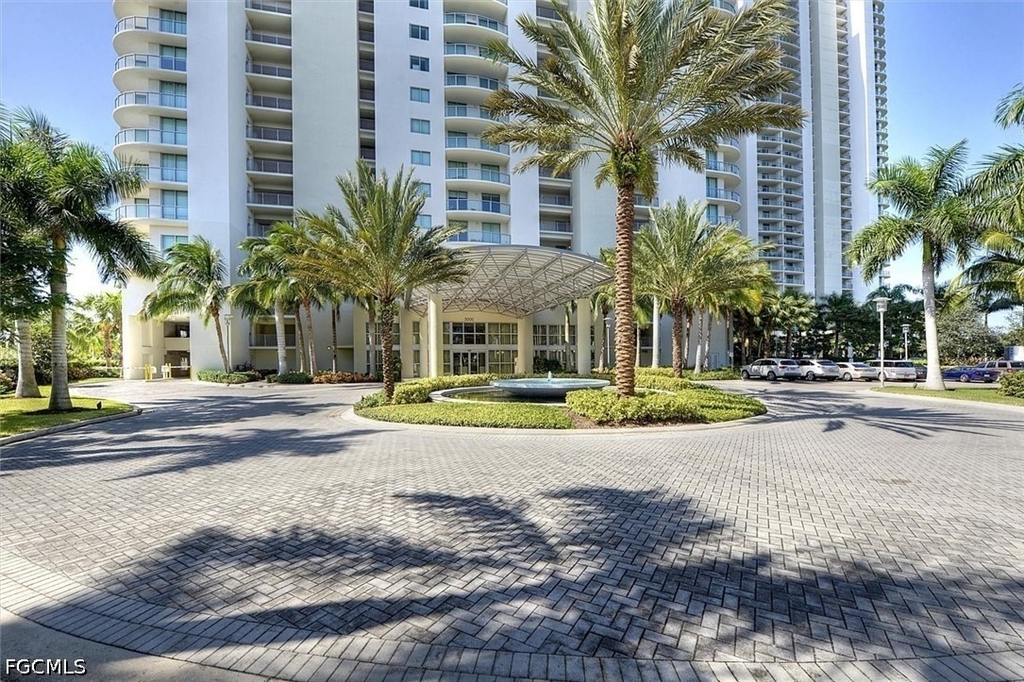 3000 Oasis Grand Boulevard - Photo 2