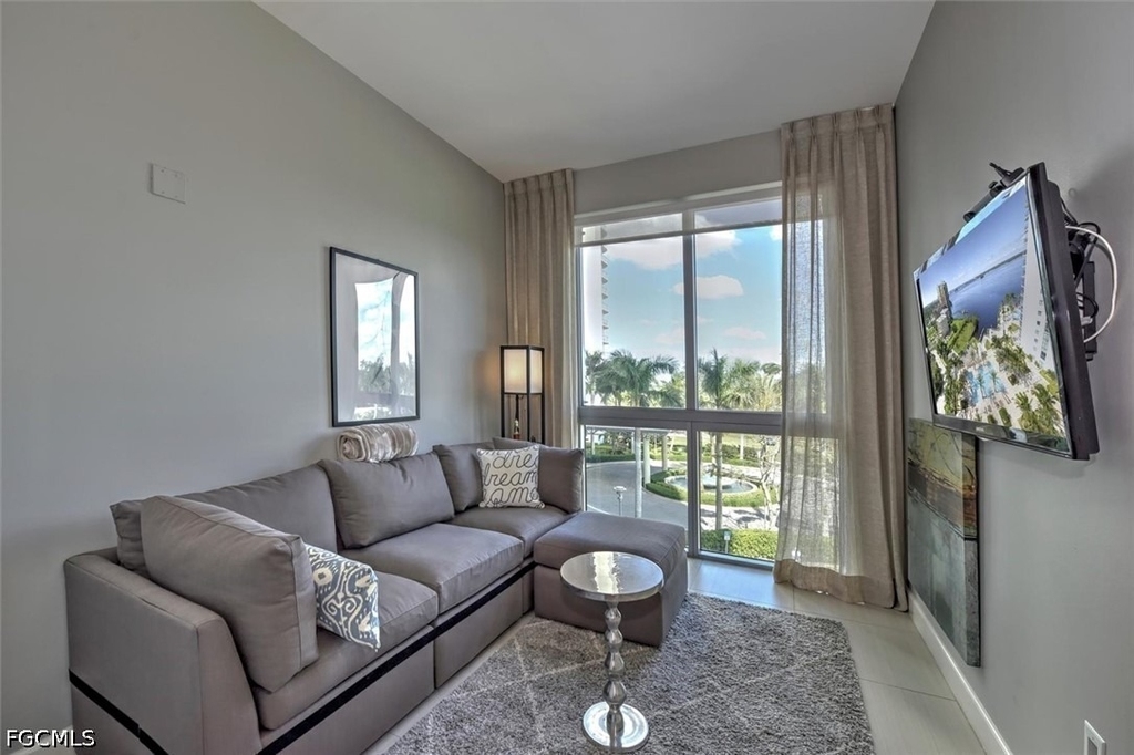 3000 Oasis Grand Boulevard - Photo 15
