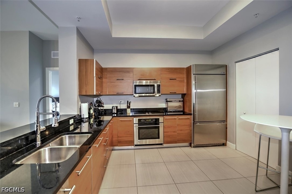 3000 Oasis Grand Boulevard - Photo 3