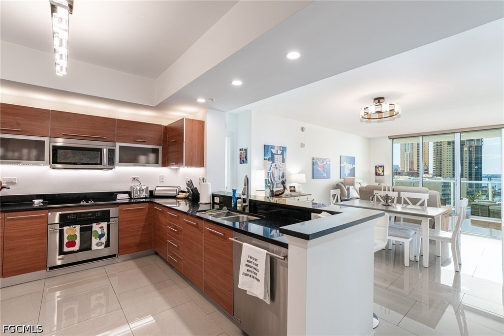 3000 Oasis Grand Boulevard - Photo 4