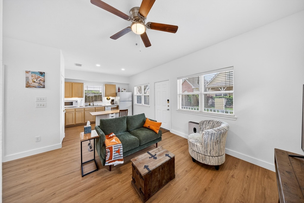 1318 Dennis Street - Photo 9