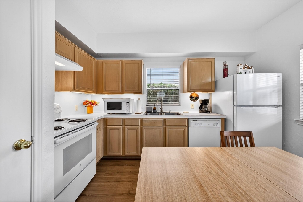 1318 Dennis Street - Photo 1