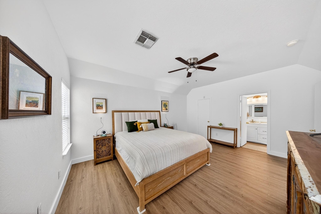 1318 Dennis Street - Photo 2